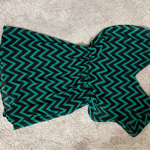 Buttons Green and Black zigzag mini dress. Size small - Picture 8 of 8